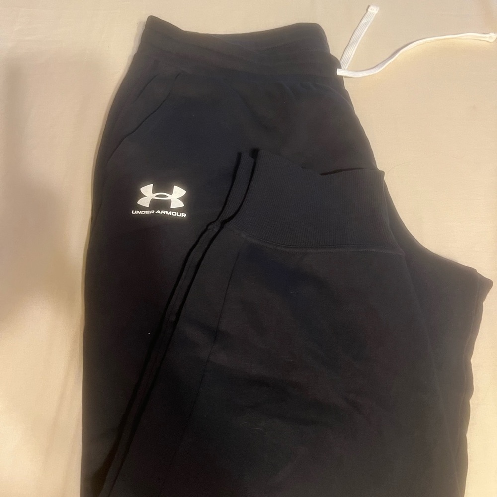 Women’s plus Under Armour cropped sweatpants